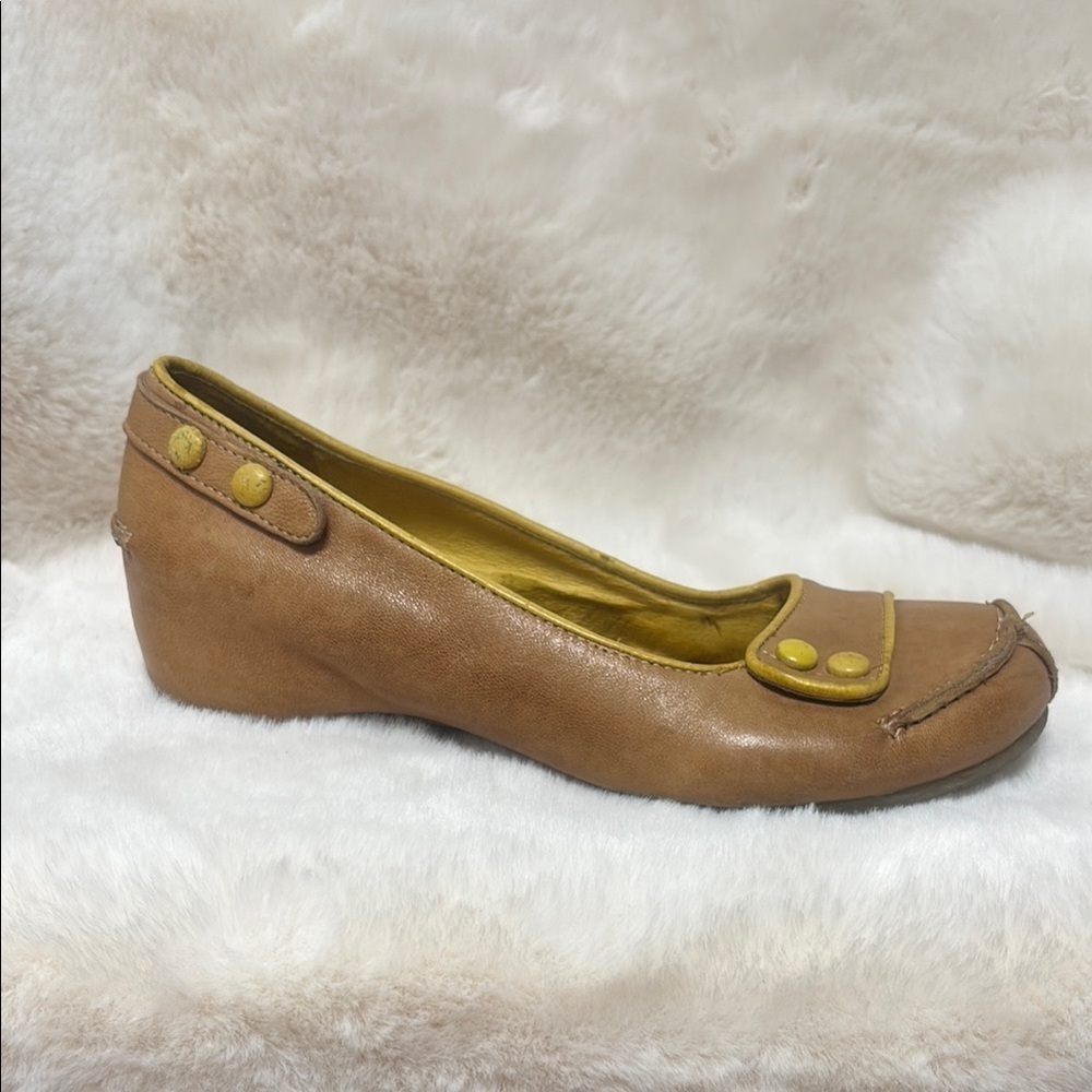 Miz Mooz Tan and Yellow Flats with Classic Design